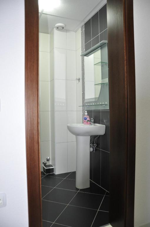 אוהריד Marina Apartments מראה חיצוני תמונה